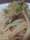 Espaguetis con tomate, coñac y picada de almendras