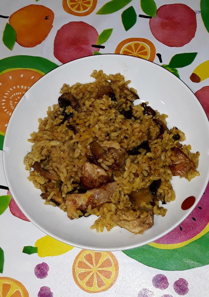 Una foto de Arroz de pollo y conejo con algas