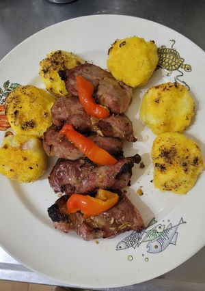 Una foto de Churrasquitos de cerdo con bombitas