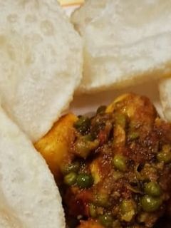 লুচি আলুর দম (luchi aloor dum recipe in Bengali) রেসিপির প্রধান ছবি