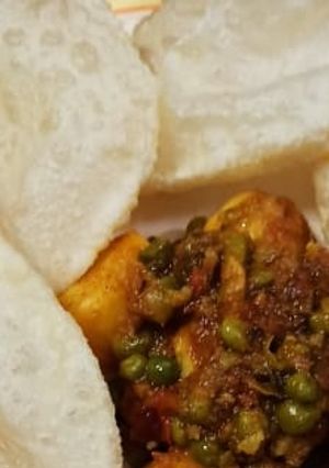 লুচি আলুর দম (luchi aloor dum recipe in Bengali) রেসিপির প্রধান ছবি