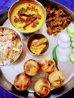दाल बाटी चूरमा (Dal baati churma recipe in hindi) रेसिपी मुख्य फोटो