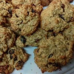 A picture of Oatmeal cranberry cookies.