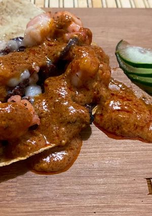 Una foto de Taco de pulpo camarón y queso!
