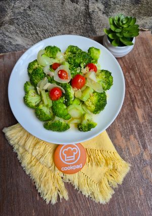 Foto resep Tumis Broccoli & Tomat Cherry