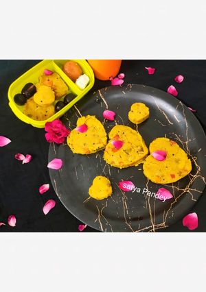 सूजी का उपमा (बच्चों का लिए हेल्दी और टेस्टी लंचबॉक्स) रेसिपी मुख्य फोटो