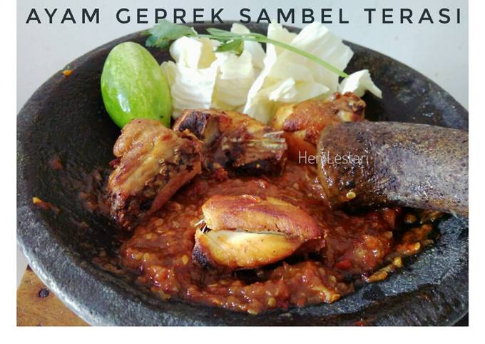 Resep Ayam Geprek Sambel Terasi Oleh Mama Kai Cookpad