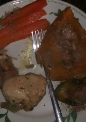 Una foto de Pollo con verduras. Saludable