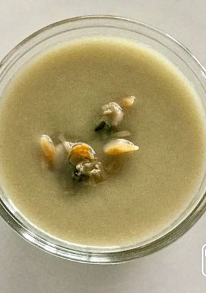 Foto principal de Sopa fría de espárragos y berberechos