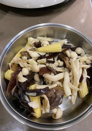 木耳玉米筍炒雪白菇 的食譜成品照片