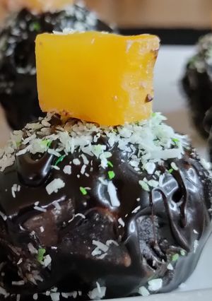 A picture of 😋Double Coated Choco Truffles With Crushed Up Oreo Cookies😋.