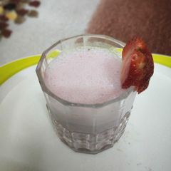 A picture of Stawberry shake.