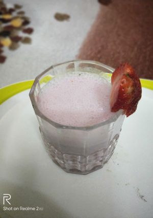 A picture of Stawberry shake.