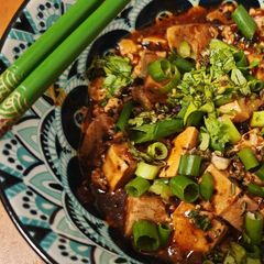 A picture of Traditional Mapo Tofu plant-based (Chuántǒng Sù Mápó Dòufu 传统素麻婆豆腐).