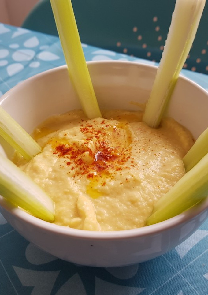 Una foto de Hummus de garbanzos fácil y rápido