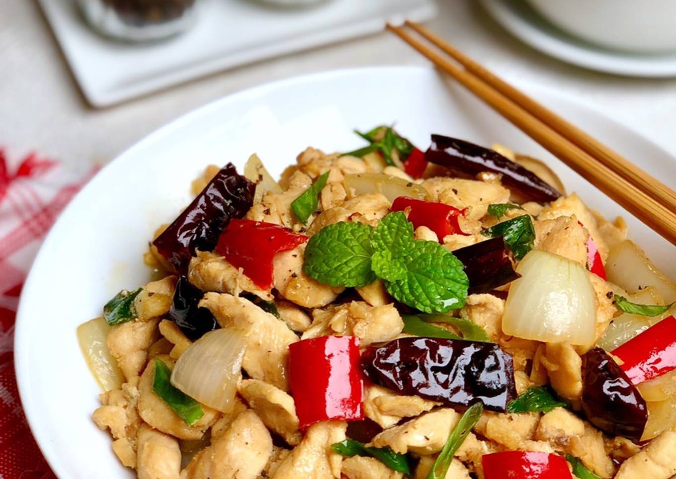 Gai Phad Nam Mon Hoi (Chicken Oyster Sauce)