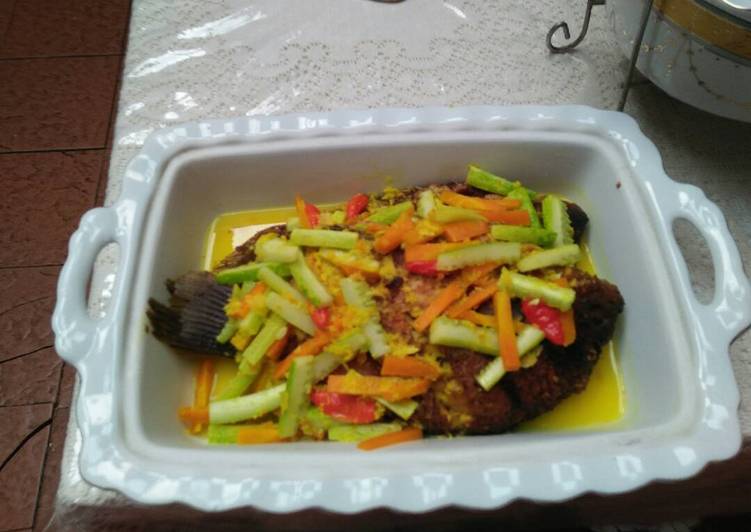 Cara Gampang mengolah Ikan gurame acar kuning yang Bikin Ngiler