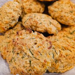 A picture of Super Easy Cheddar Biscuits.