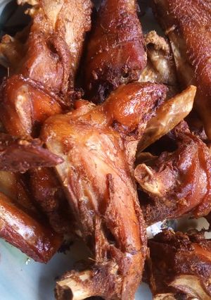 A picture of Fried 🐔 chicken.