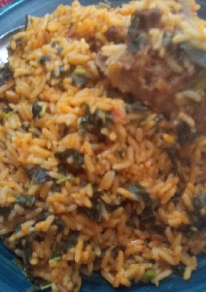 Jollof din shinkafa da alayyahu ainihin hoton girkin