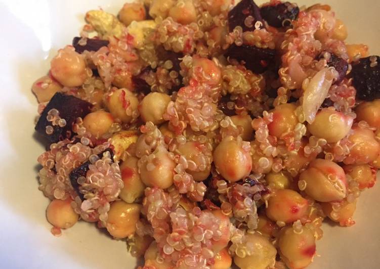 Beetroot, cashew and quinoa bowl