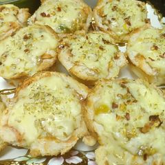 Cheesy pizza cups A picture of Cheesy pizza cups.
