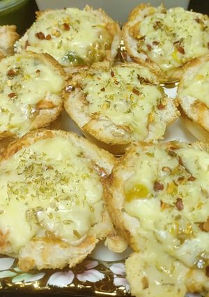 A picture of Cheesy pizza cups.