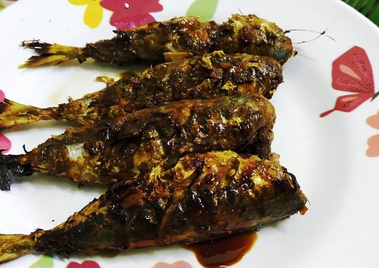 Langkah Mudah untuk Membuat Ikan kembung bakar kecap yang Bisa Manjain Lidah