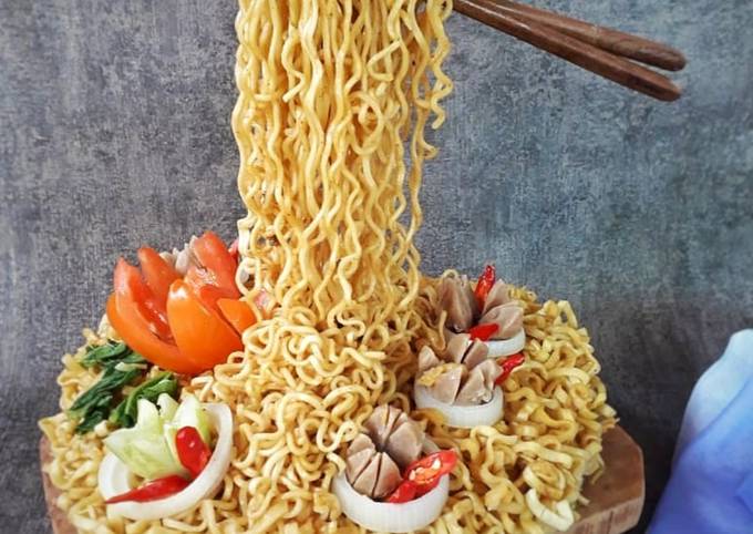 How to Prepare Tasty Mie Terbang || Noodle Cake 