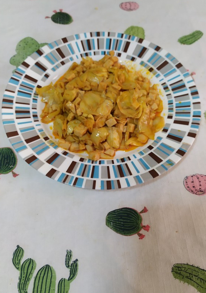 Una foto de Alcachofas con Pavo, Ajo y Pimentón