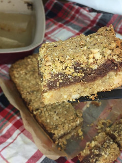 Une photo de Carrés aux dattes ou gâteau aux dattes
