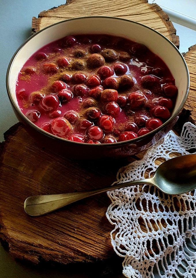 Fahéjas meggyfőzelék recept fotója