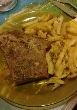 Una foto de Bife de vacío con papas