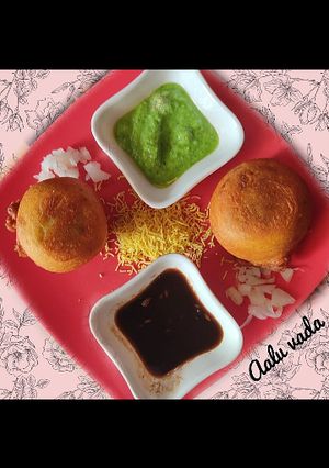 A picture of Batata vada (Maharashtrian style).