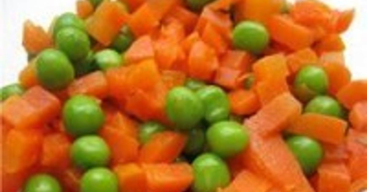 Салат из моркови с зеленым горошком. Салат с морковью и горошком. Салатy bez maioneza. Морковка с зеленым горошком. Горошек с майонезом и луком.