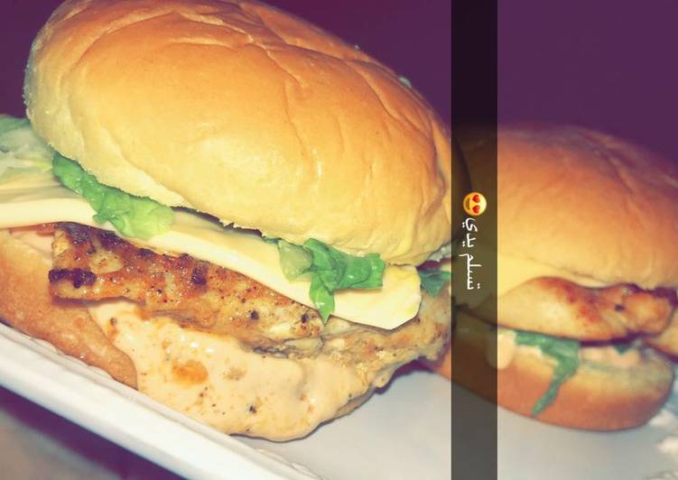برجر دجاج مشوي على طريقتيي 😍