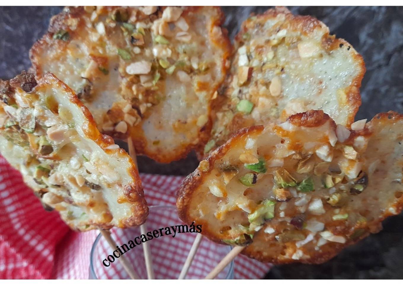 Piruletas de queso y frutos secos