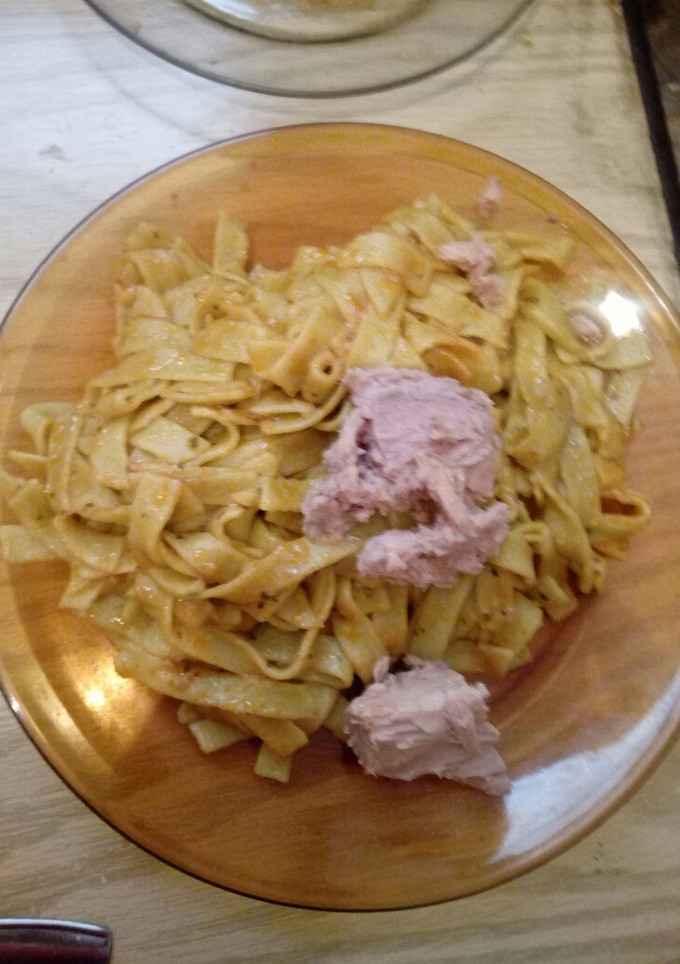 Una foto de Nidos de pasta espinacas con atún