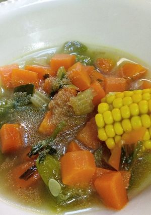 Una foto de Sopa de verduras y amaranto: sin gluten, vegana y bien nutritiva