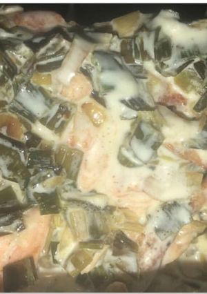 Una foto de Salmón con salsa de crema