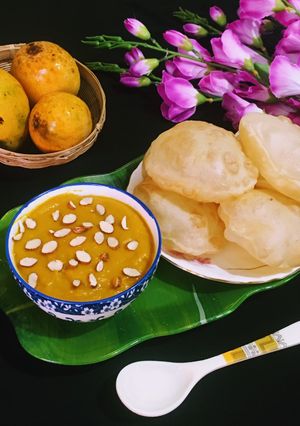 A picture of Mango Kheer and Puri.