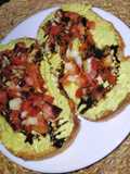 Tostada integral vegetal con aguacate