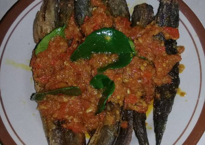 Resep Lele goreng sambel mercon oleh sriie_ii - Cookpad