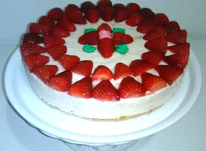 Foto principal de Tarta de fresas con nata (sin horno)