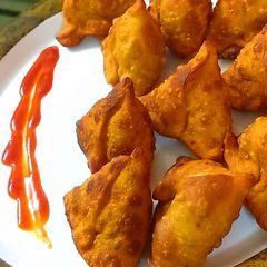 A picture of Maxican cheese samosa.