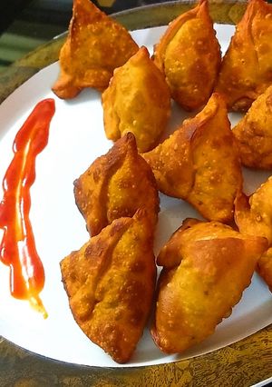 A picture of Maxican cheese samosa.