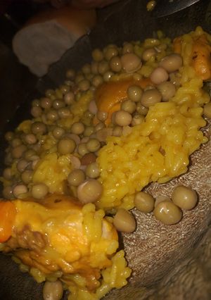 Una foto de Arroz amarillo con pollo