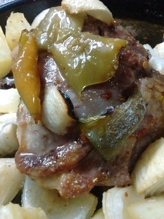 Una foto de Tortuguita de cerdo al horno con vegetales