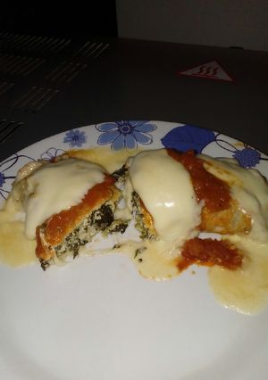 Una foto de Canelones con salsa roja y salsa blanca !!!