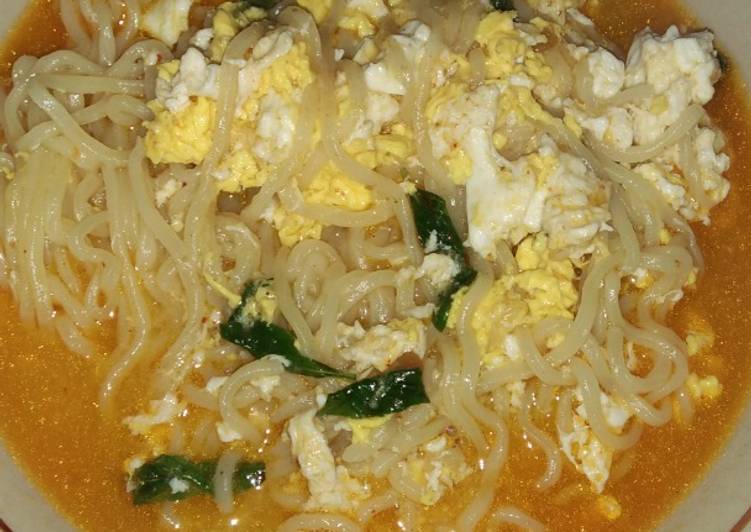 Bagaimana Membuat Indomie tek-tek ala ala + kemangi yang Lezat